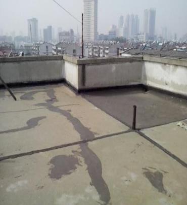 丽江市漏水维修 楼顶漏水是什么原因，楼顶漏水维修方法是什么?